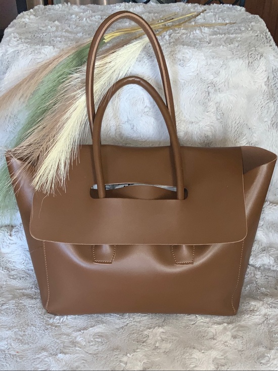 Handbags - Spacious Brown Tote Bag